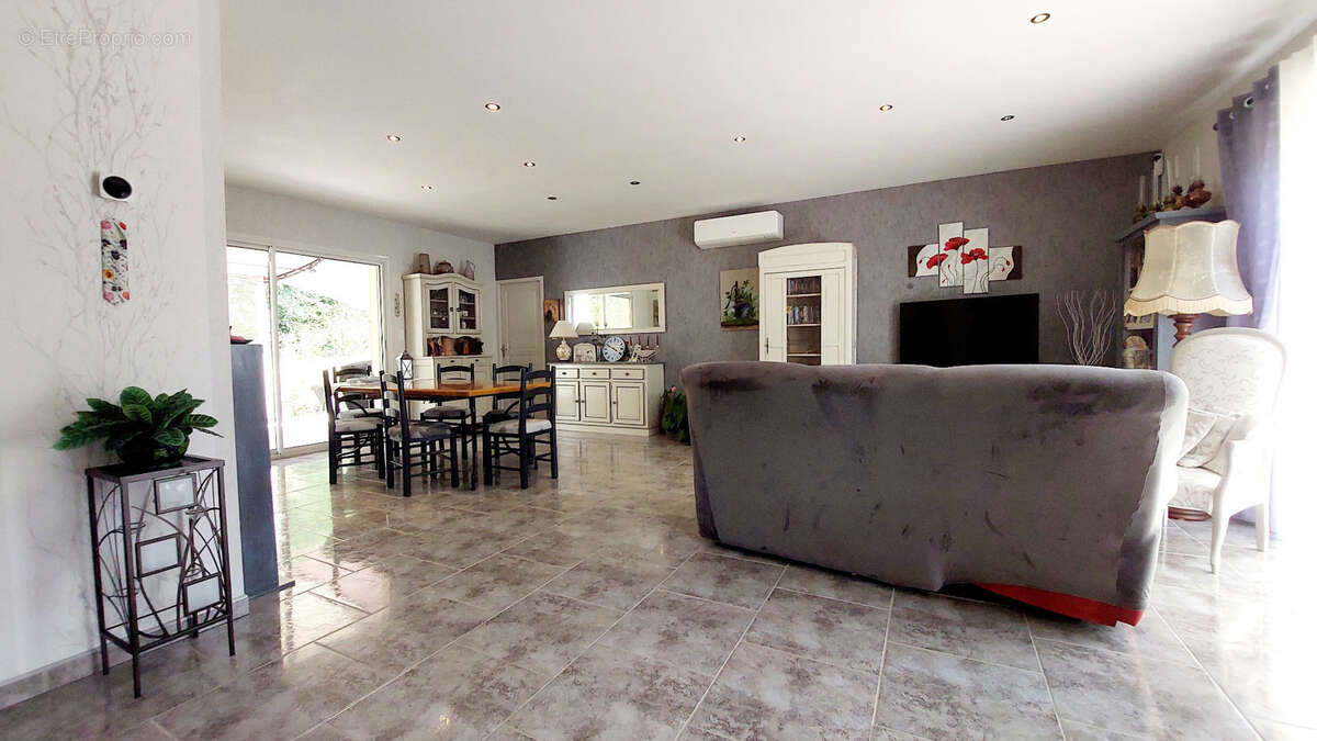 Maison 135m² au calme sans travaux, 4 chambres, garage et carport, terrain plat environ 2500m² à Meyrals - photo 3