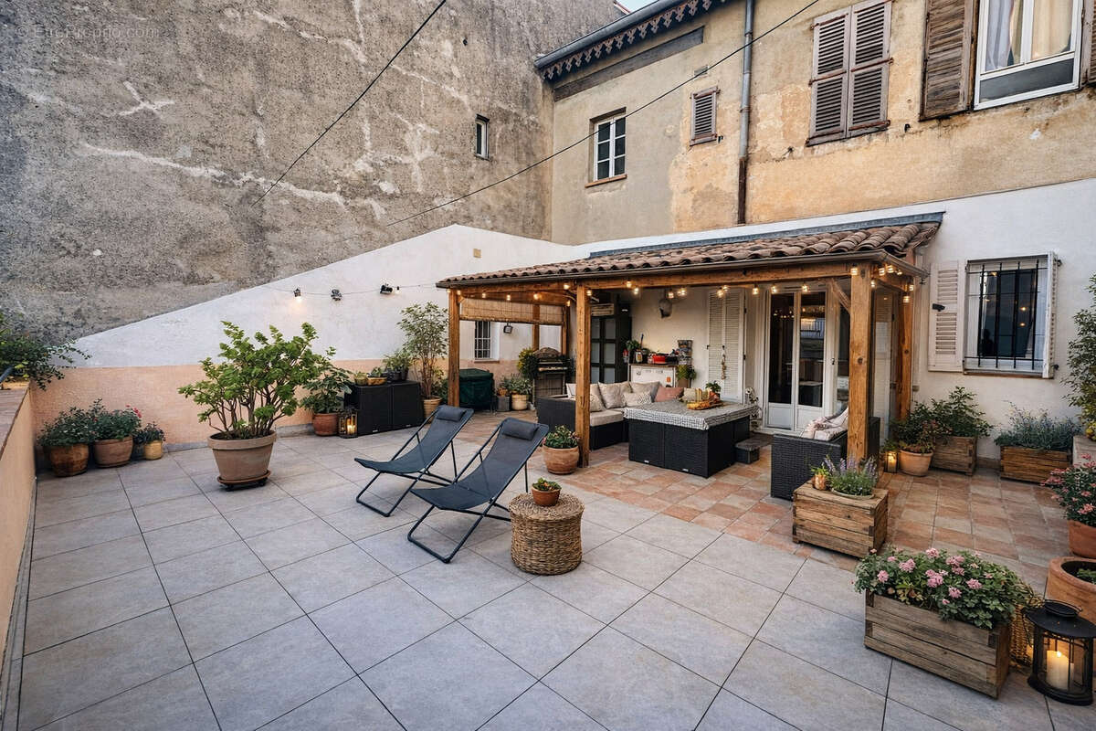 Appartement à VALLAURIS