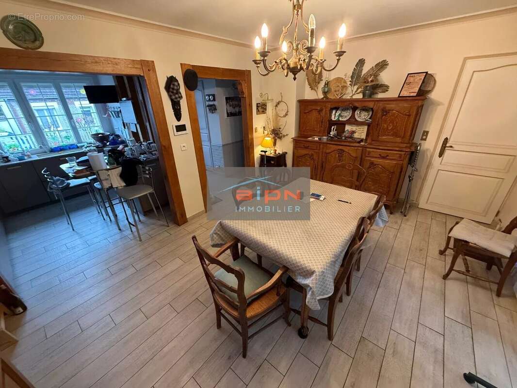 Maison à SAINT-ETIENNE-DU-ROUVRAY