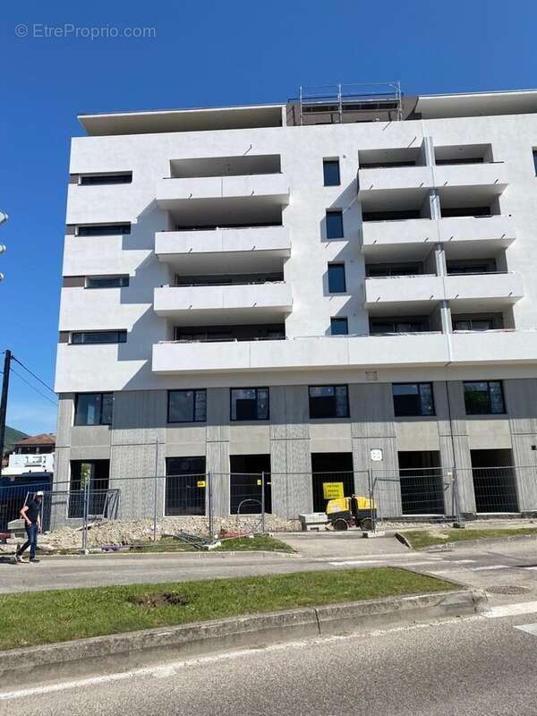 Commerce 129 m² à Voiron  - photo 2