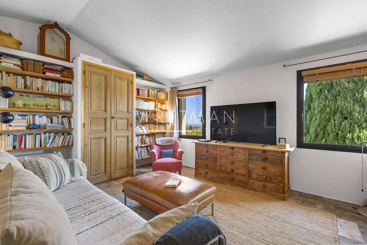 Maison à CHATEAUNEUF-GRASSE