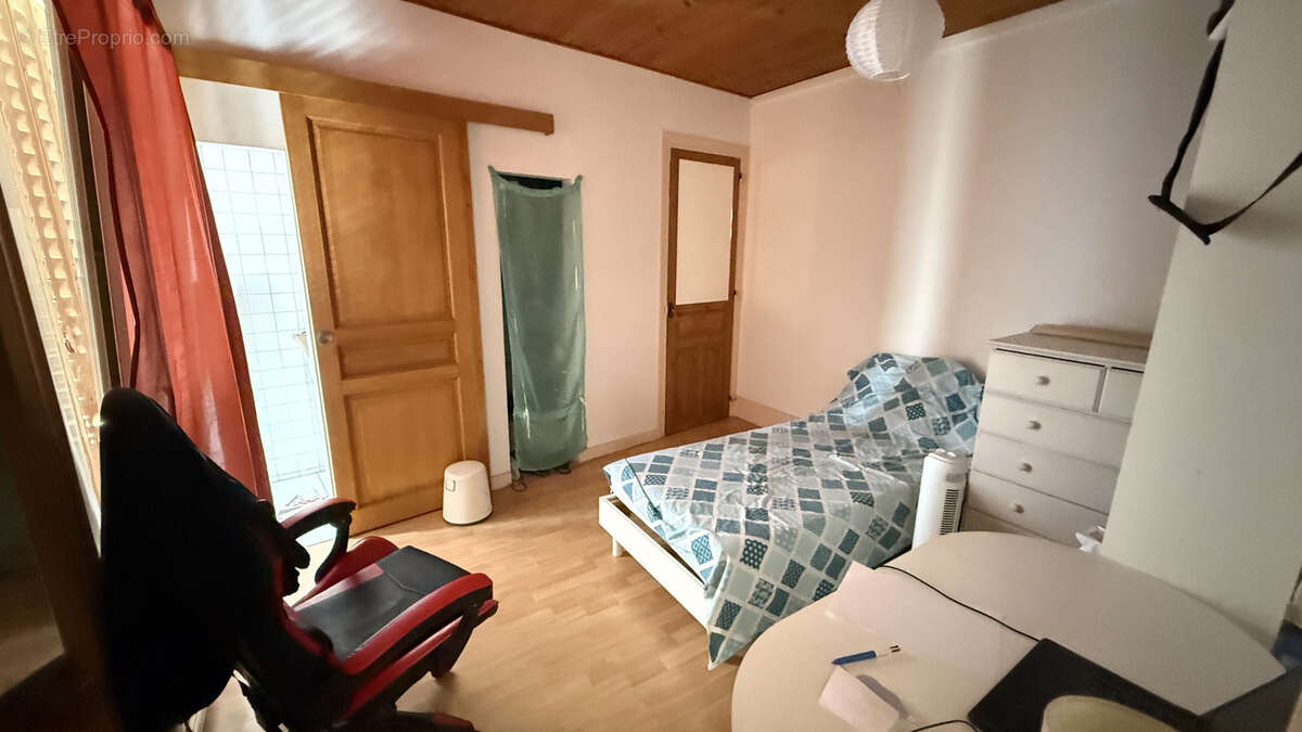 Investissement locatif à Vichy - Immeuble 3 appartements 4 garages - photo 17