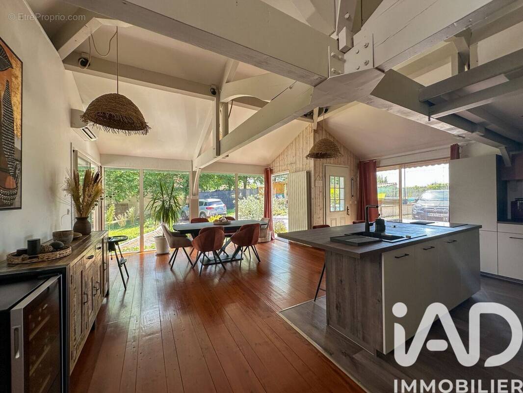 Maison 240 m² à Ledat  - photo 1