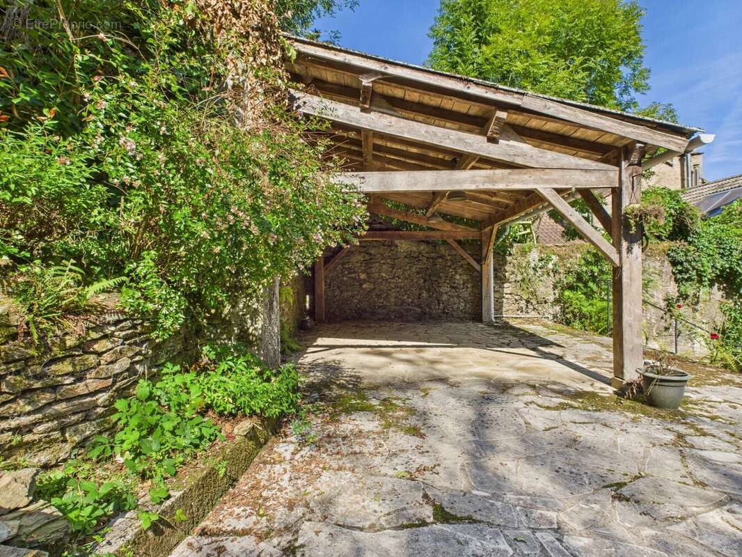 Maison à MIRANDOL-BOURGNOUNAC