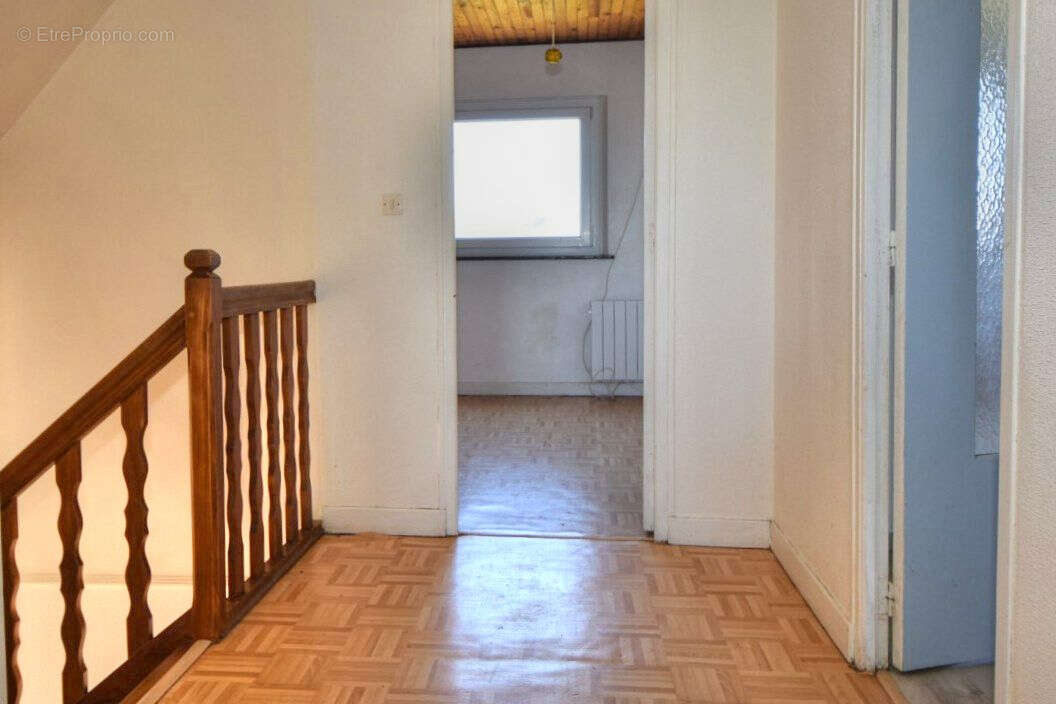Maison  5 chambres  sur 1200 m2 à 8 mn des plages - photo 12
