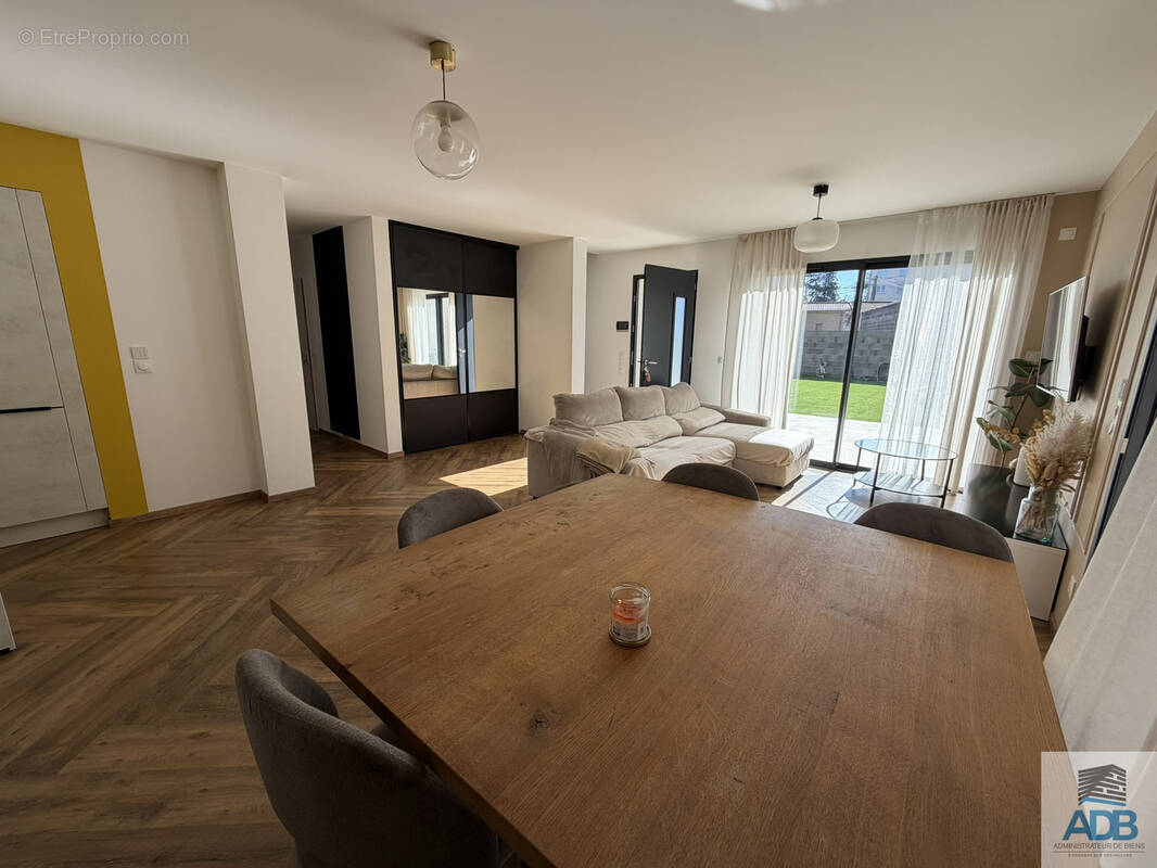 Maison à LE COTEAU