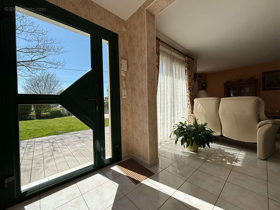 Maison à SAINT-CLEMENT-DES-LEVEES