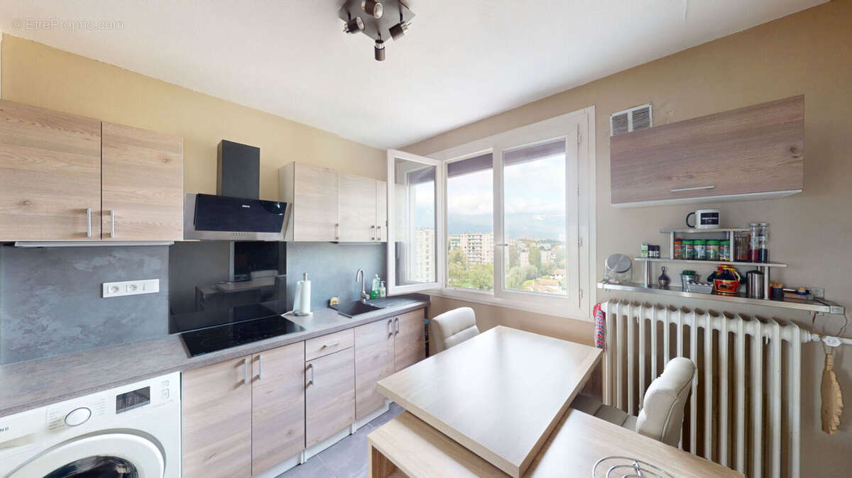 Appartement à SAINT-MARTIN-D'HERES