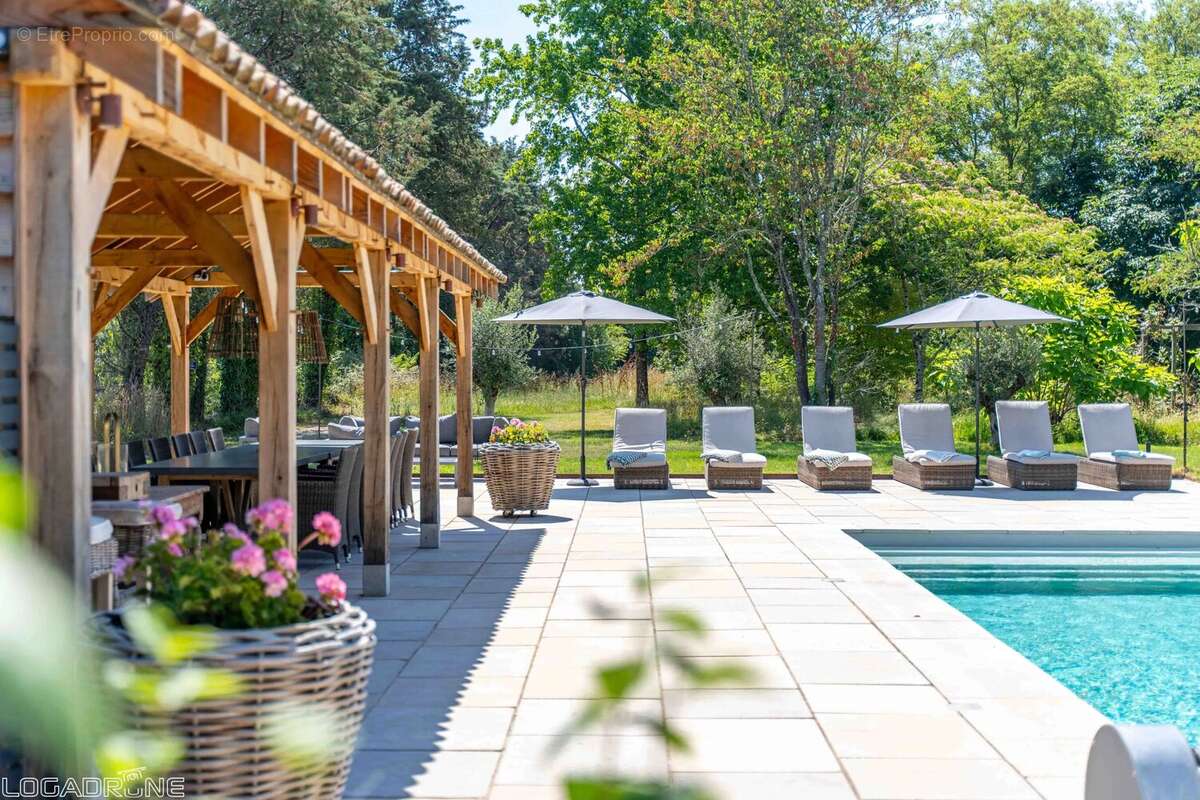 Domaine de caractère exceptionnel avec superbes espaces de réception, piscine et  remarquables jardins paysagers - photo 2