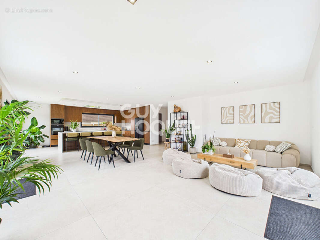 Maison à LA SAUSSAYE