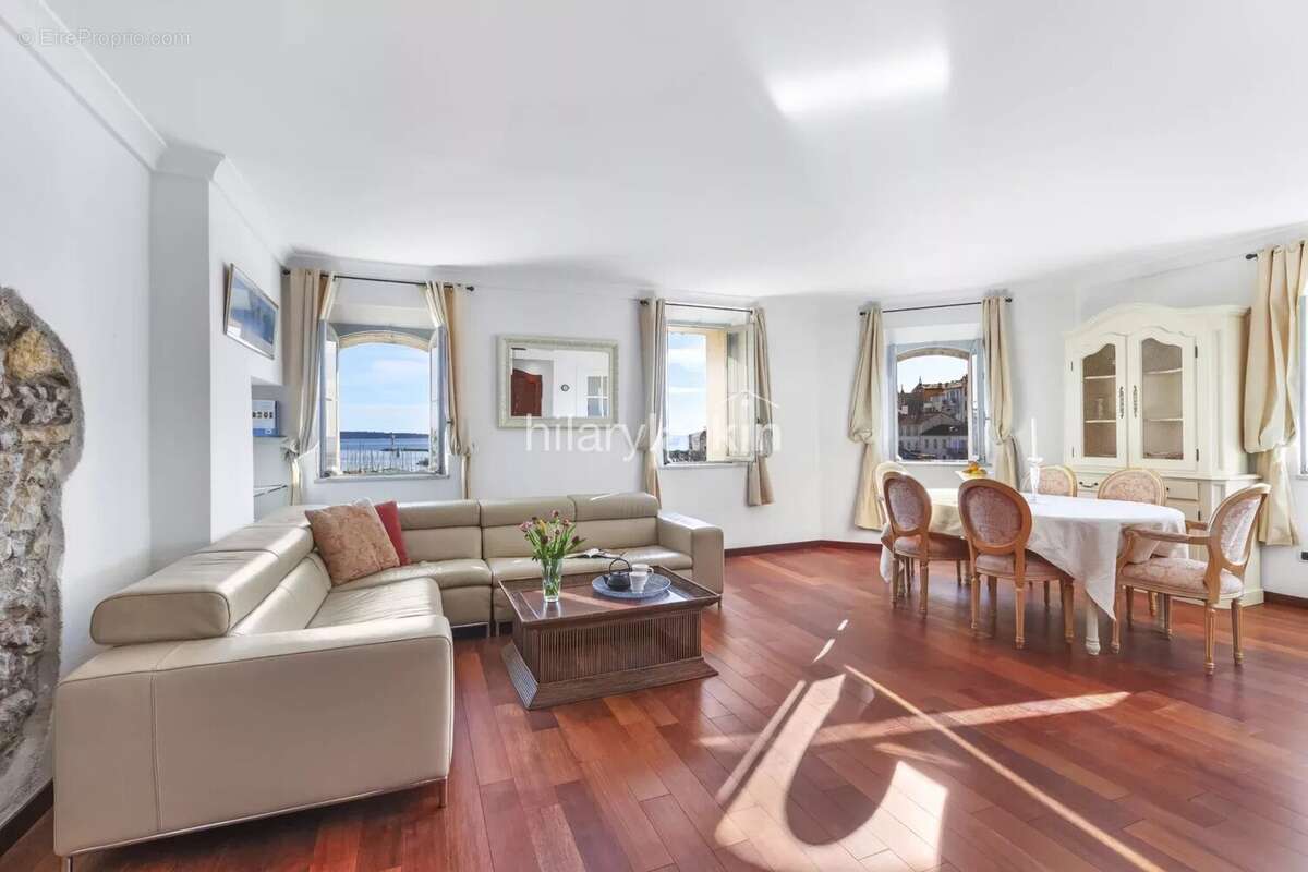Appartement Dernier Étage avec Vue Panoramique sur le Vieux Port – Cannes - photo 3
