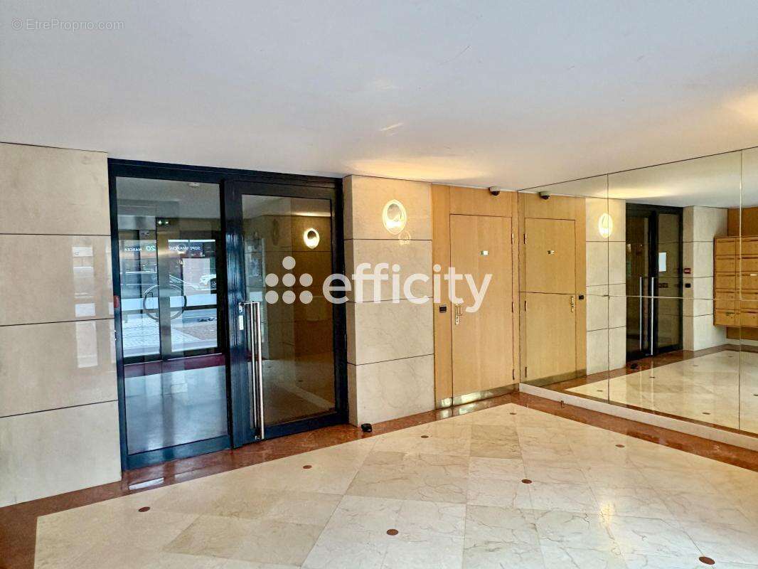 Appartement à COURBEVOIE