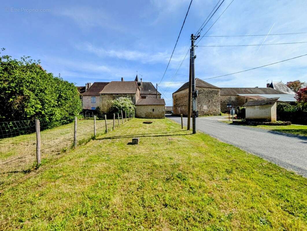 Maison à CHERVEIX-CUBAS