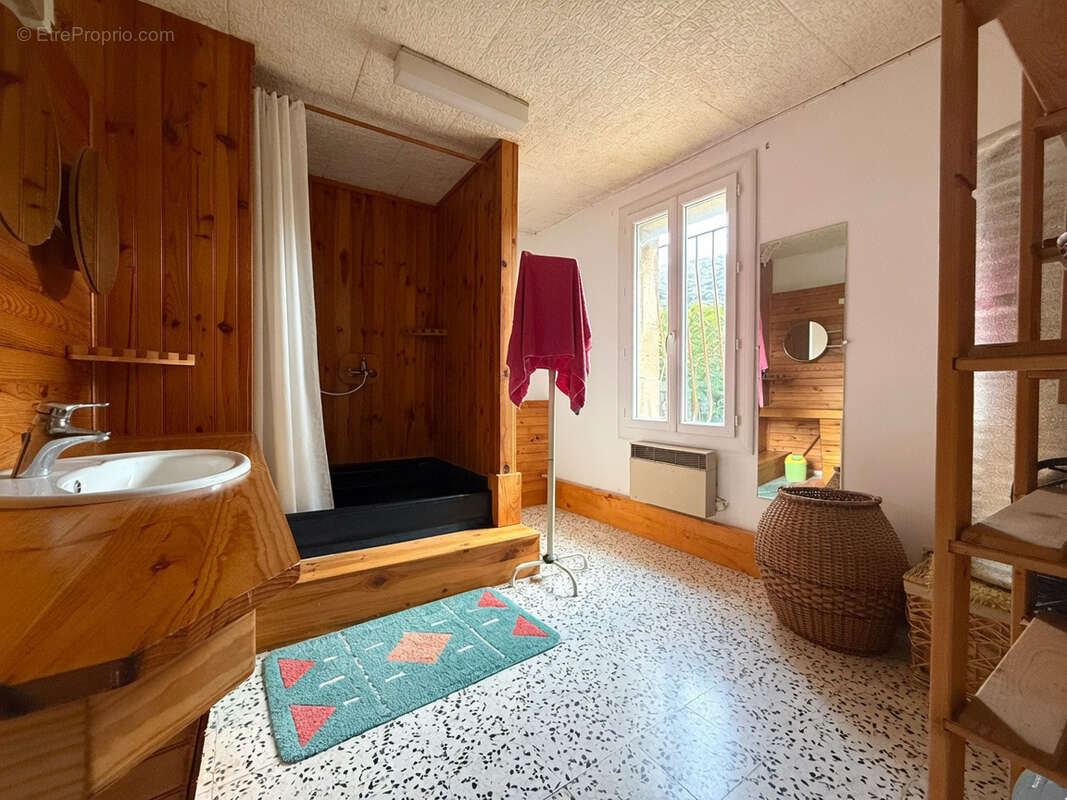 En EXCLUSIVITE Maison de 117m2, 3ch, Jardin de 1610m2 avec forage, carport et stockage. - photo 13