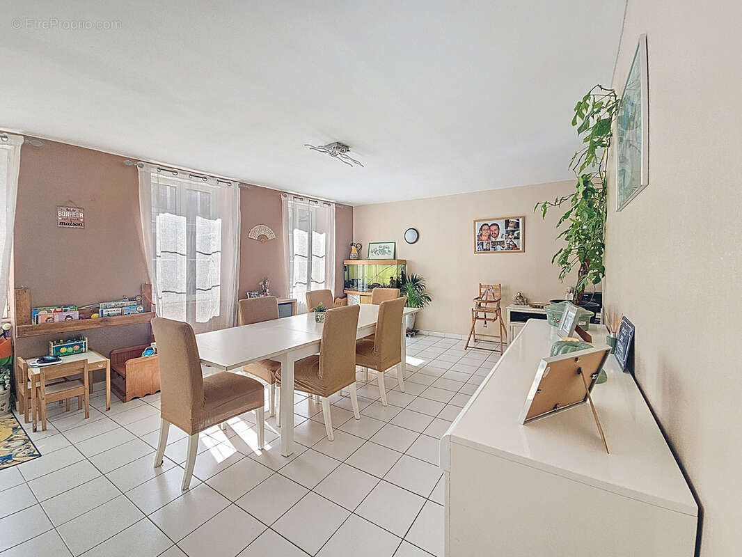 Maison à MONTREVEL-EN-BRESSE