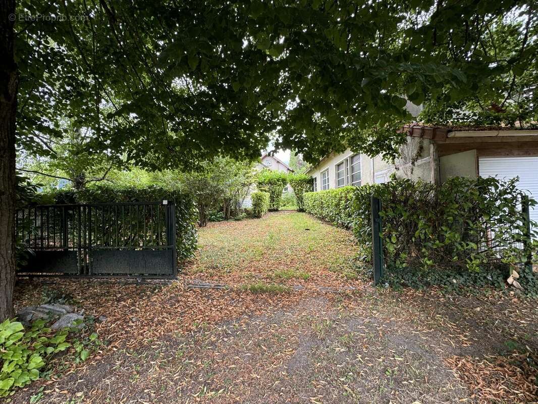 Autre à BRIIS-SOUS-FORGES