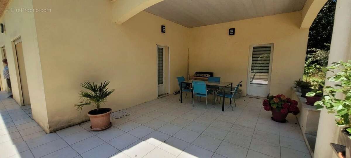 Maison à MONTAIGU-DE-QUERCY