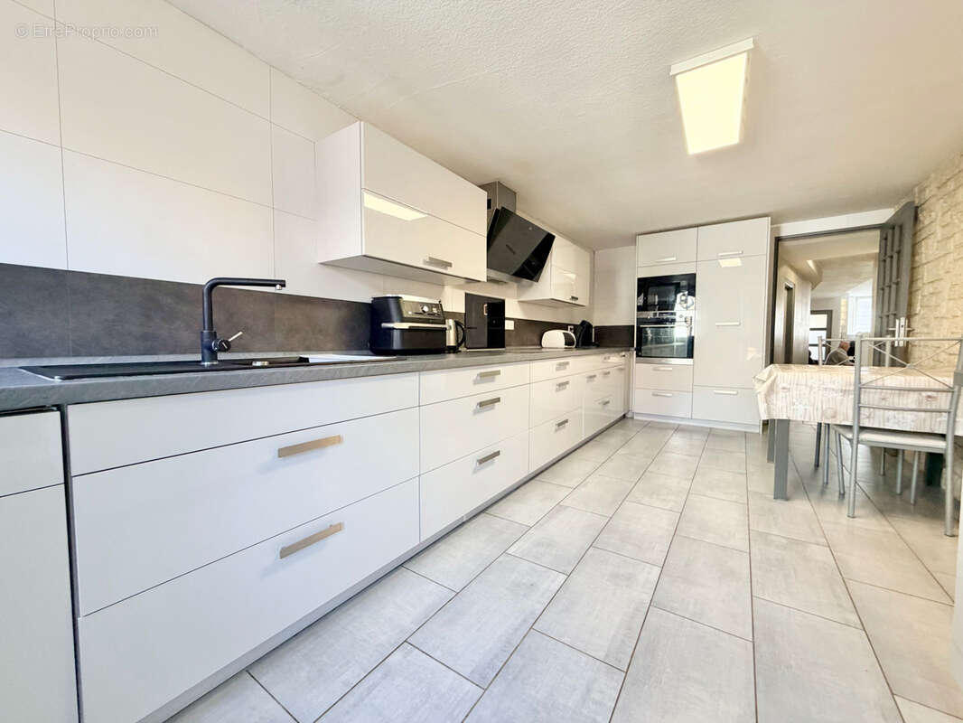 Maison à CHOLOY-MENILLOT