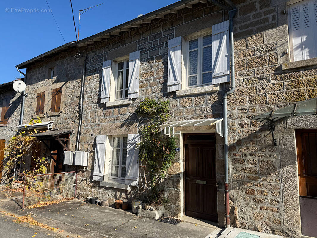 Maison à PEYRAT-LE-CHATEAU