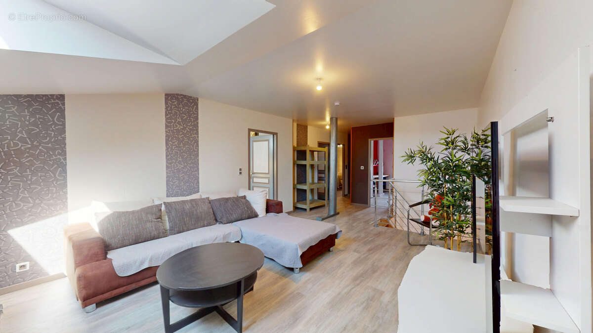 Maison T9 de 291 m2 avec piscine, garage et grand terrain - photo 17
