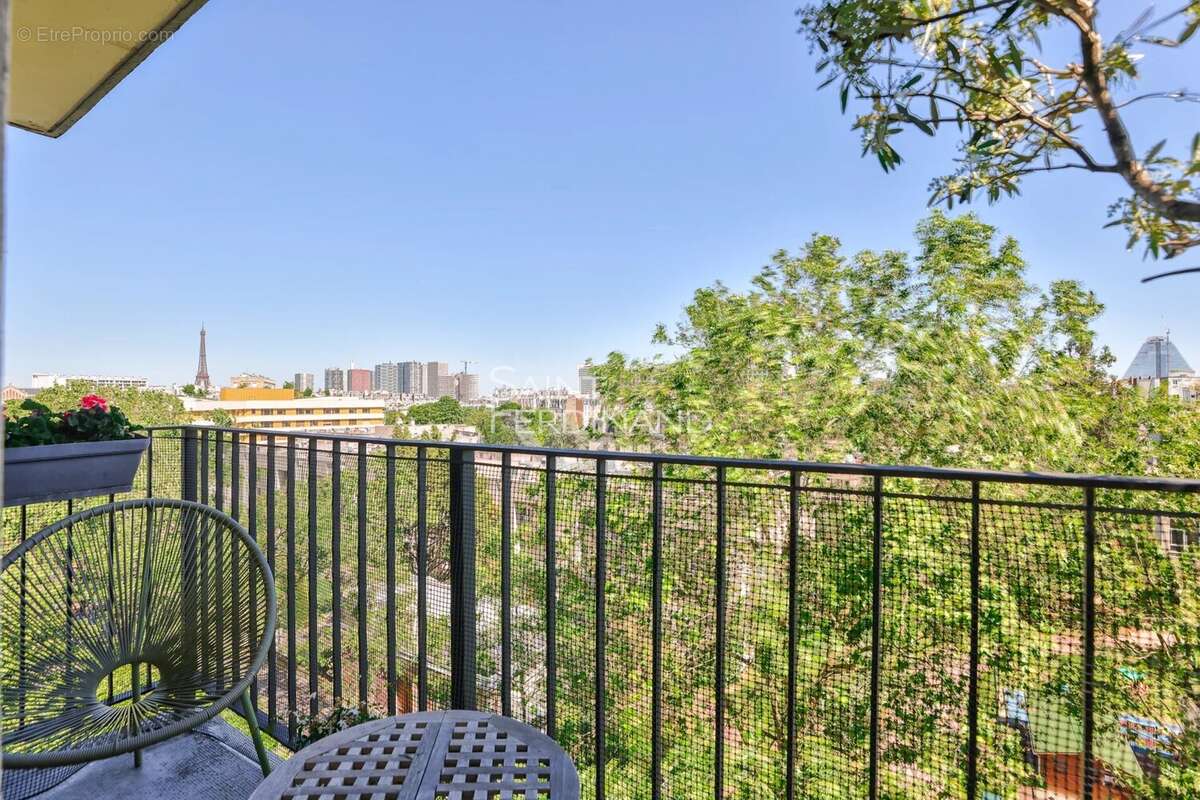 Appartement à PARIS-16E