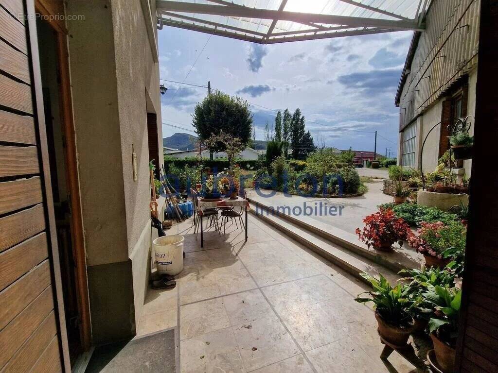 Maison à SAINT-HILAIRE-DU-ROSIER