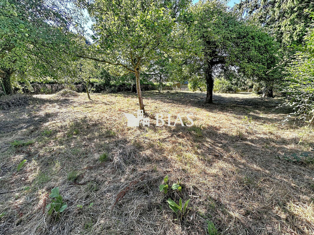 Terrain 1374 m² à Montmain  - photo 3