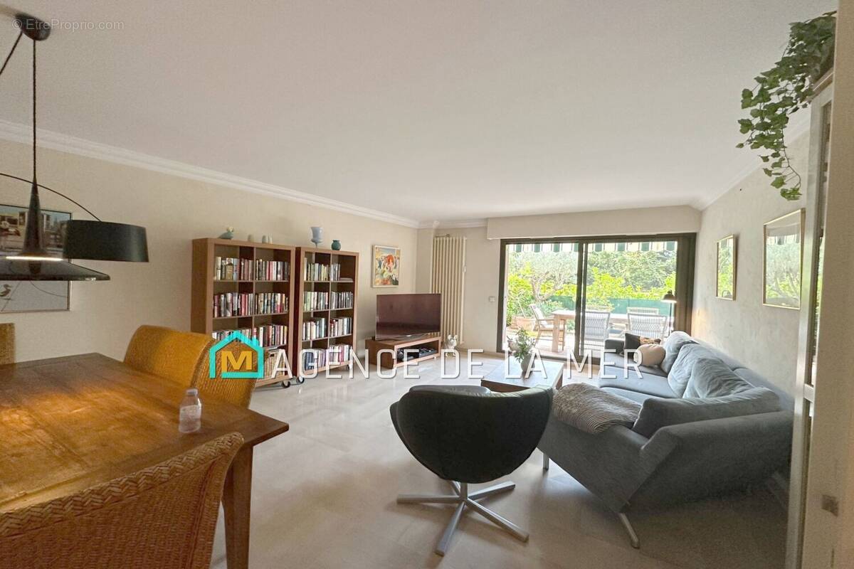 Appartement à MANDELIEU-LA-NAPOULE