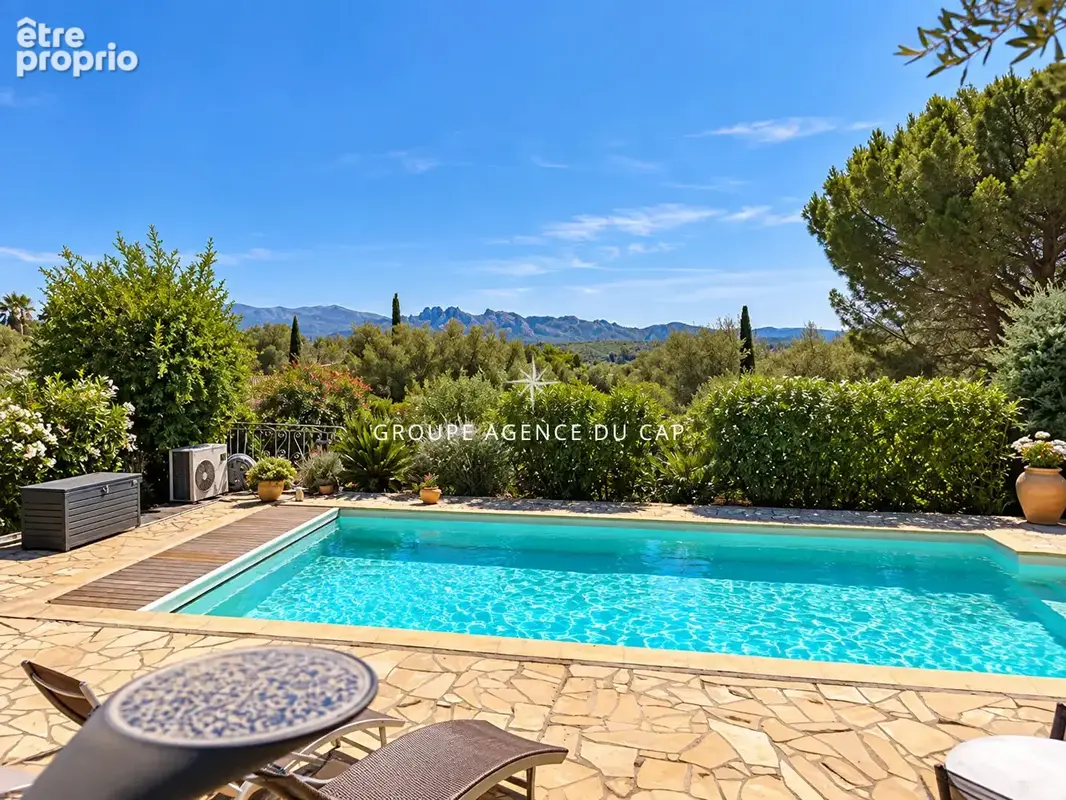 A vendre  la bouverie villa provencale plain pied piscine garage - photo 4