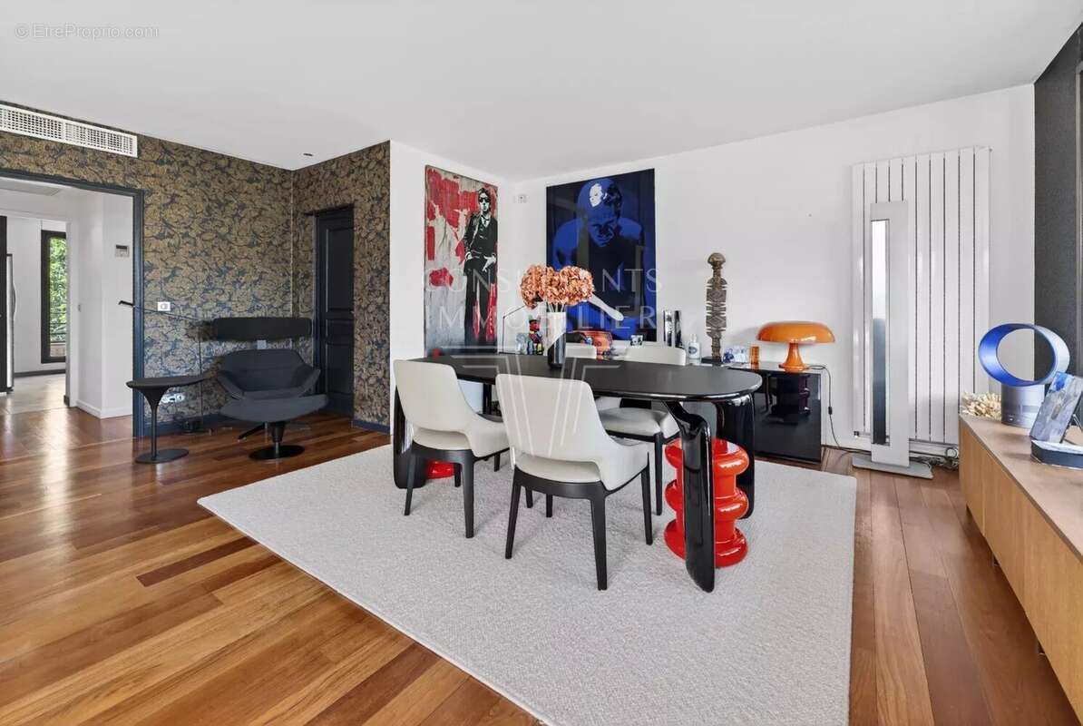 Appartement à PARIS-16E