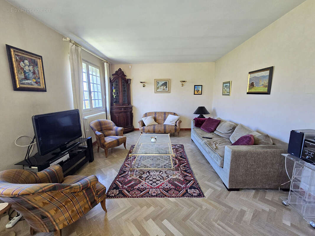 Maison Pontarlier 9 pièce(s) 257 m2 - photo 2