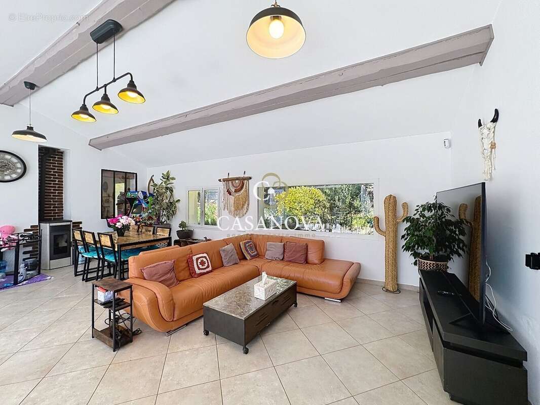 Proche de Gignac Deux habitations, appartement indépendant, deux piscines dans un cadre privilégié. - photo 4