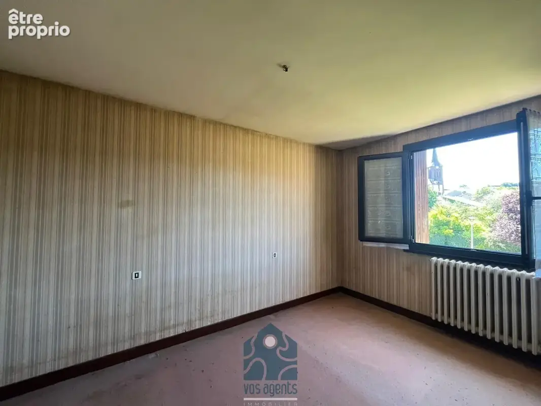 Maison coeur de bourg avec garage et local commercial - photo 11