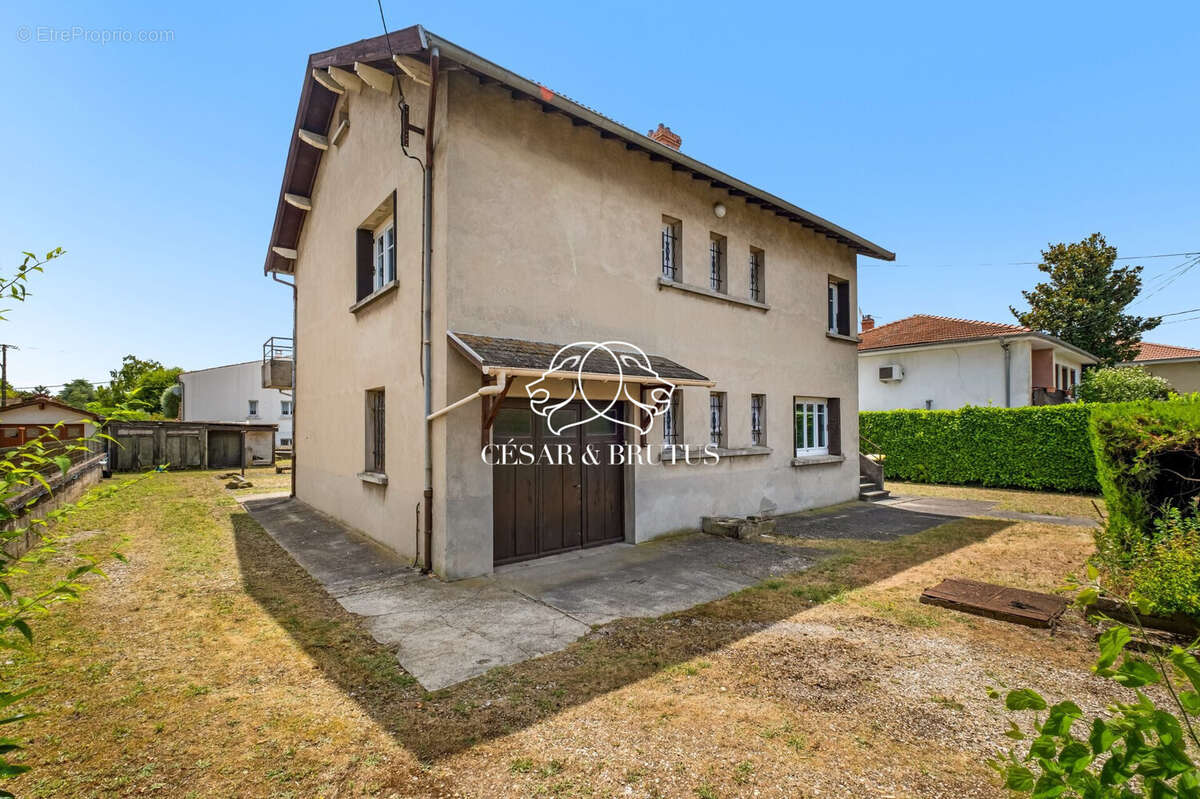 Maison à ROUSSILLON