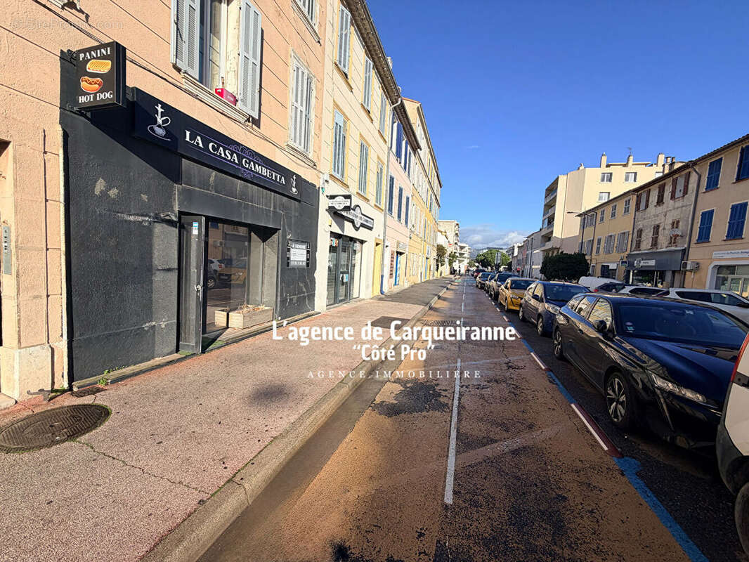 A vendre murs commerciaux  libre 101 m2 entierement renove avec cour privative de 30 m2 idealement situe a la seyne sur mer - photo 3