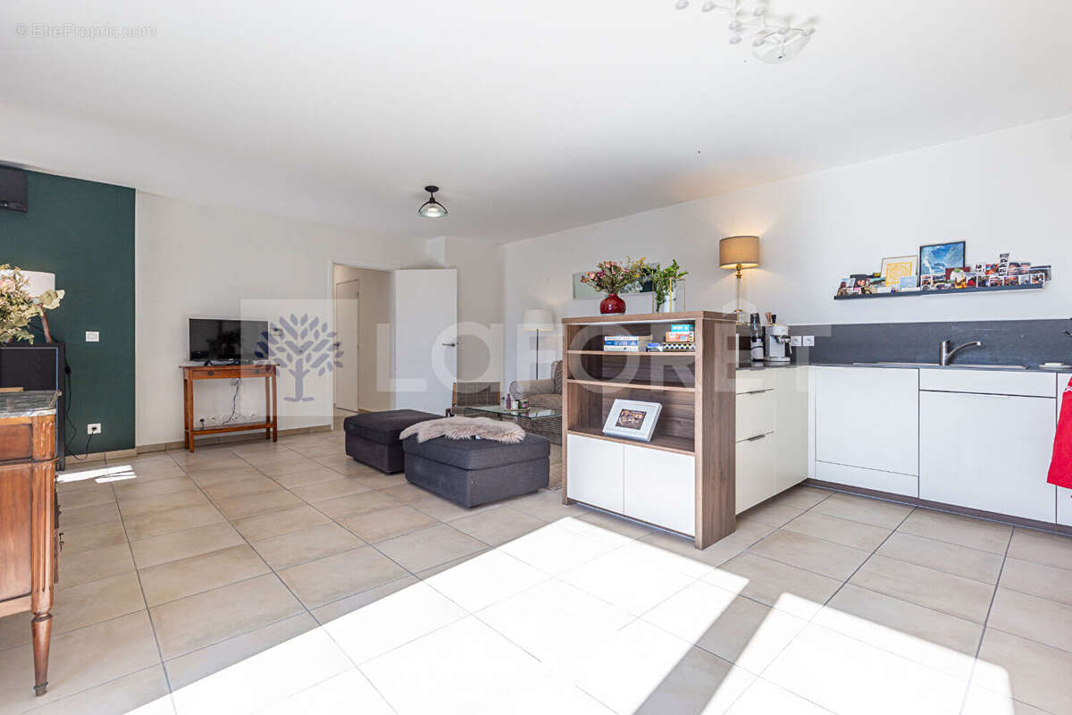 Agence immobiliere laforet - "agave" - appartement t3 traversant de 78,80 m² - balcons - garage en sus - dernier etage - vue deg - photo 7