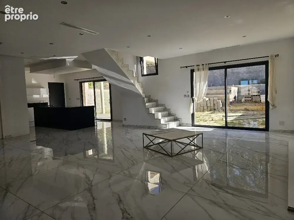Villa contemporaine 4 pièces de 163 m2   Terrain de 502 m2   Piscine à terminer - photo 3