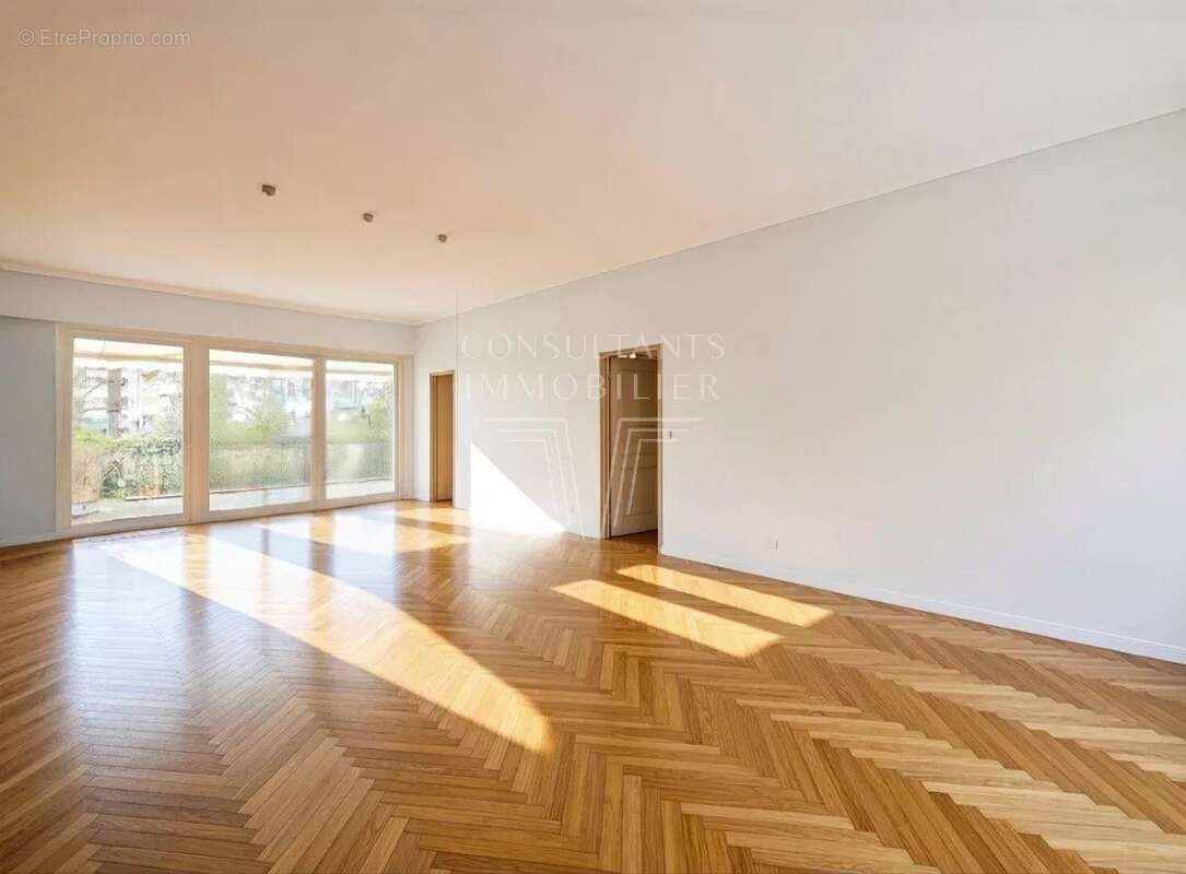 Appartement à NEUILLY-SUR-SEINE