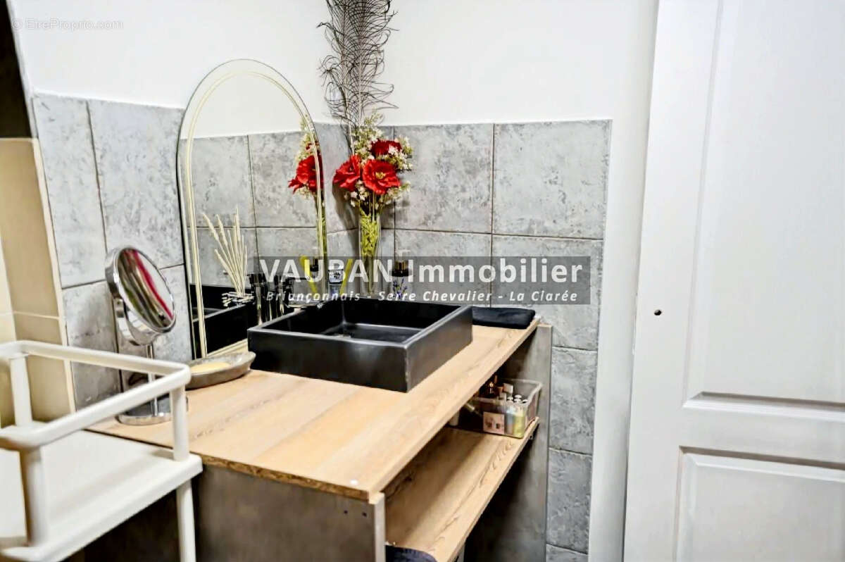 Appartement à SAINT-MARTIN-DE-QUEYRIERES