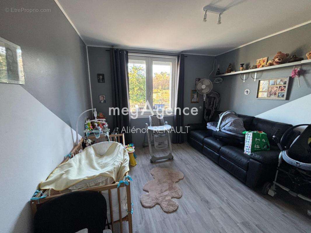 Maison à SAINTE-FOY-DE-LONGAS