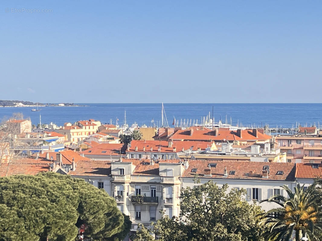 Appartement à VALLAURIS