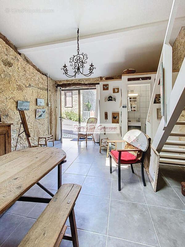 Maison à VIC-FEZENSAC