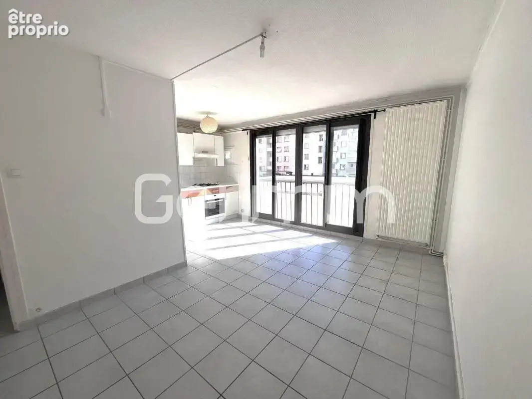 Vente - Appartement - 3 pièces + cuisine - 49 m² - 119 000 € - - photo 3