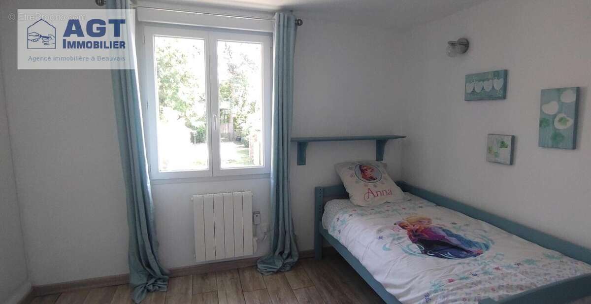 Maison 209 m² à Crevecoeur-Le-Grand  - photo 6