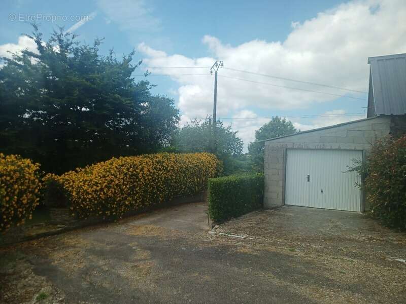 Maison à CLEDEN-POHER