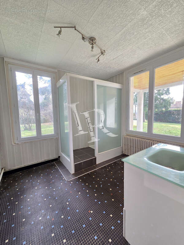 Salle de bains - Maison à ESPALY-SAINT-MARCEL