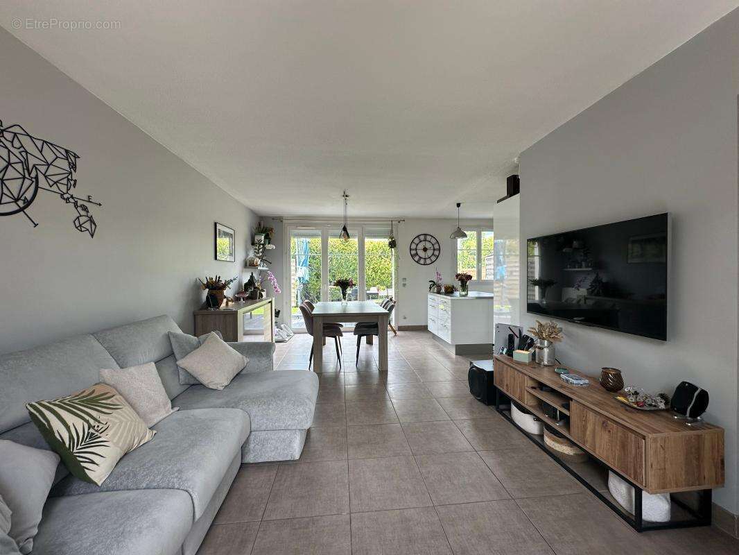 À Vendre - Rumilly (74150) - Maison avec garage et jardin - photo 3