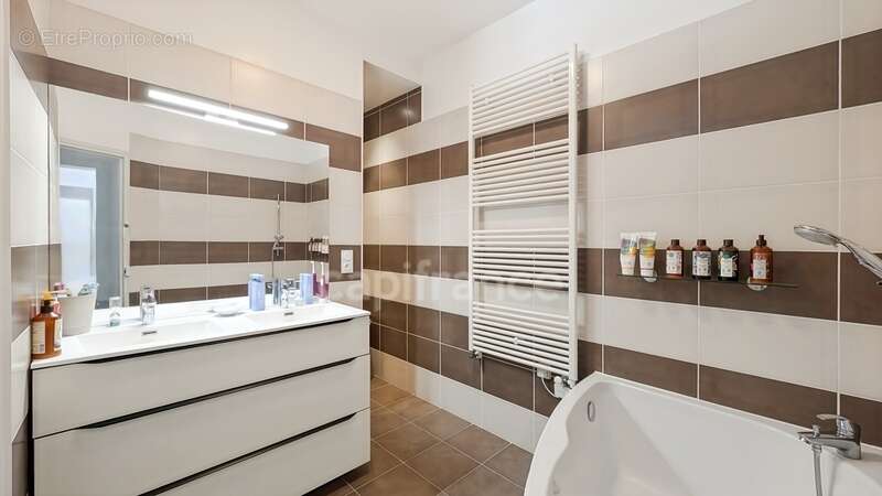Chalon-sur-Saône (71) Appartement climatisé de Standing en Hyper-Centre – 158 m² d'Élégance et d'Histoire ! - photo 12
