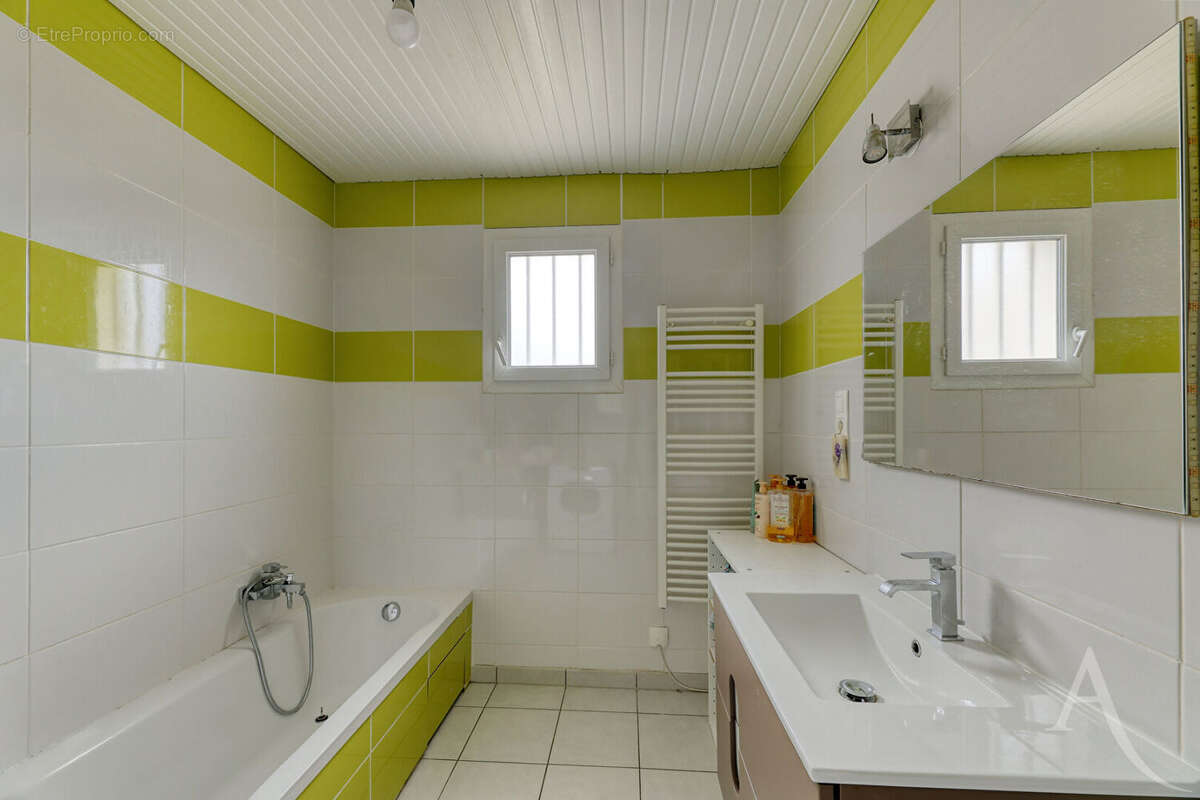 Maison à SAINT-ANDRE-TREIZE-VOIES