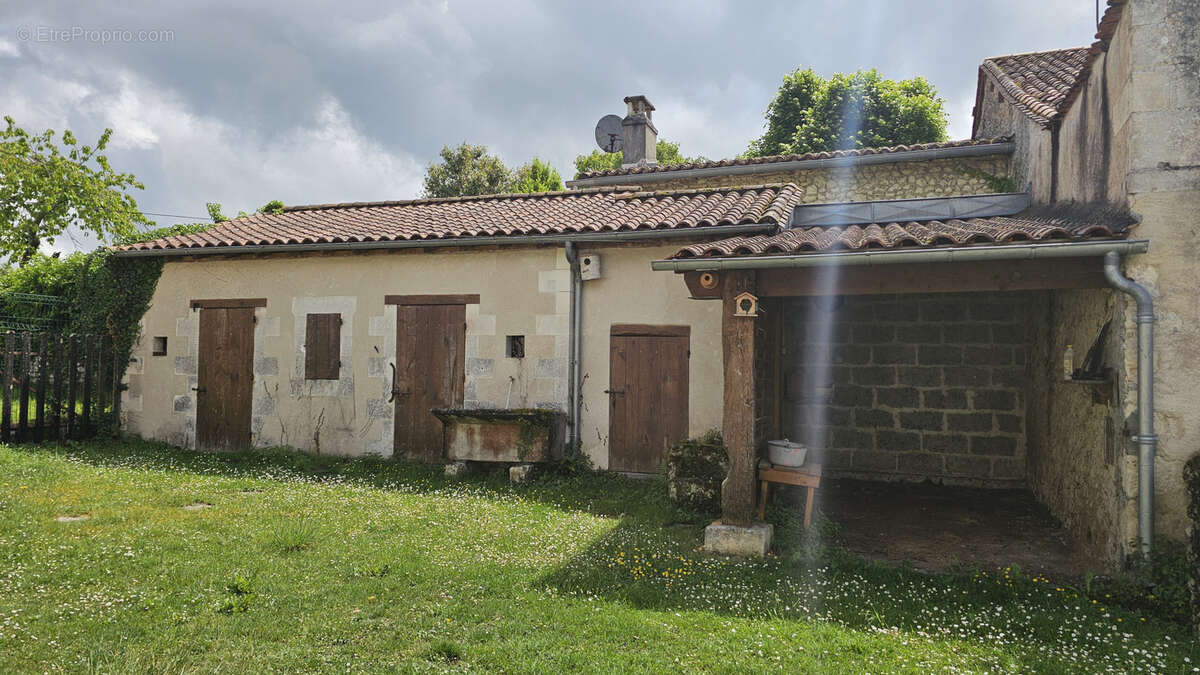 Maison à MONTAGRIER